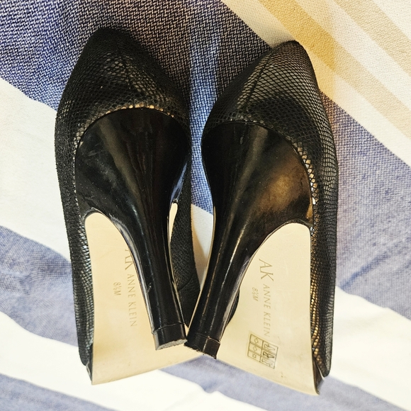 Anne Klein Snakeskin Platform Toe Heels 8.5 - Picture 9 of 12